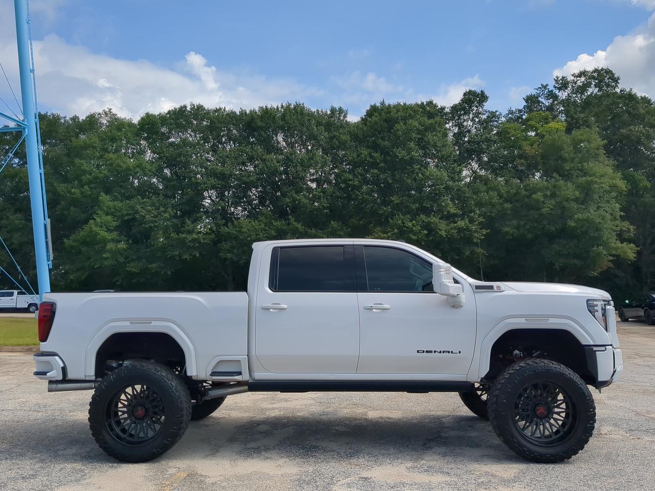 2025 GMC Sierra 2500HD Denali