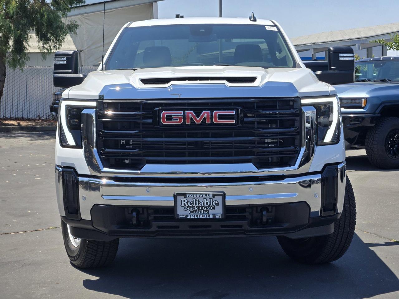 2025 GMC Sierra 2500HD Pro