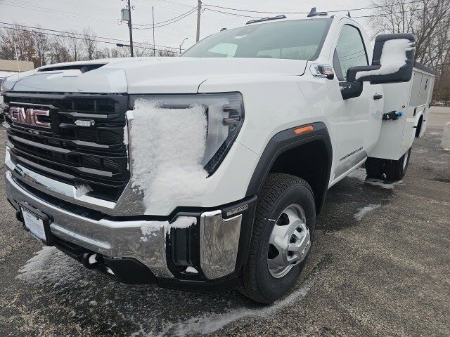 2025 GMC Sierra 3500 HD Chassis Cab Pro