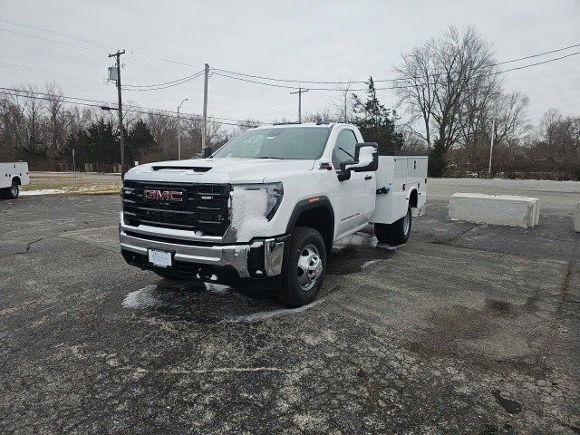 2025 GMC Sierra 3500 HD Chassis Cab Pro