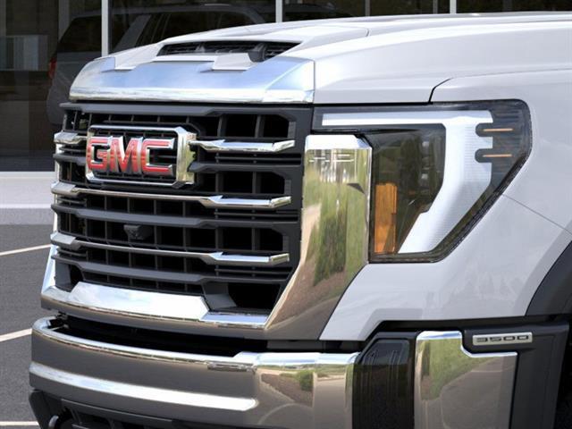 2025 GMC Sierra 3500HD 4WD Crew Cab Long Bed SLE Seaside CA