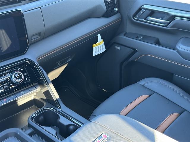 2025 GMC Sierra 3500HD 4WD Crew Cab Standard Bed AT4 Tucson AZ