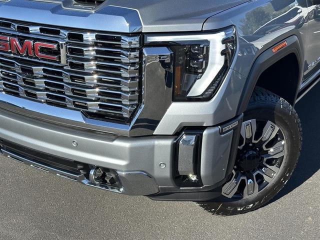 2025 GMC Sierra 3500HD 4WD Crew Cab Standard Bed Denali Tucson AZ