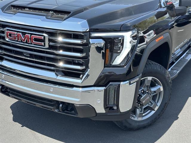 2025 GMC Sierra 3500HD 4WD Crew Cab Standard Bed SLT