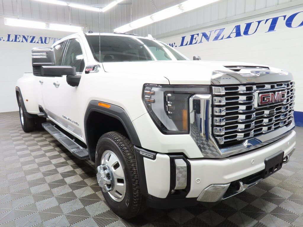 2025 GMC Sierra 3500HD 4x4 Crew Cab Denali DRW