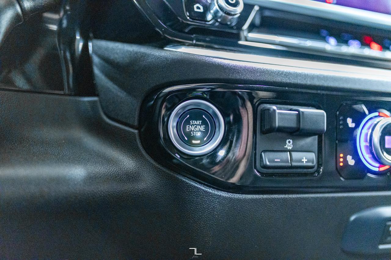 2025 GMC Sierra 3500HD 4x4 Crew Cab SLE X31 Deck Nav Red Deer AB