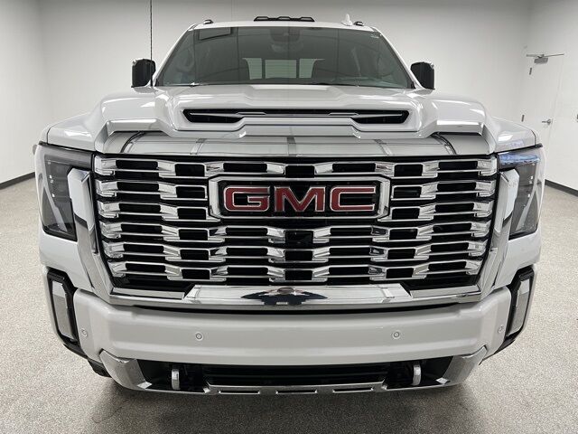 2025 GMC Sierra 3500HD Denali