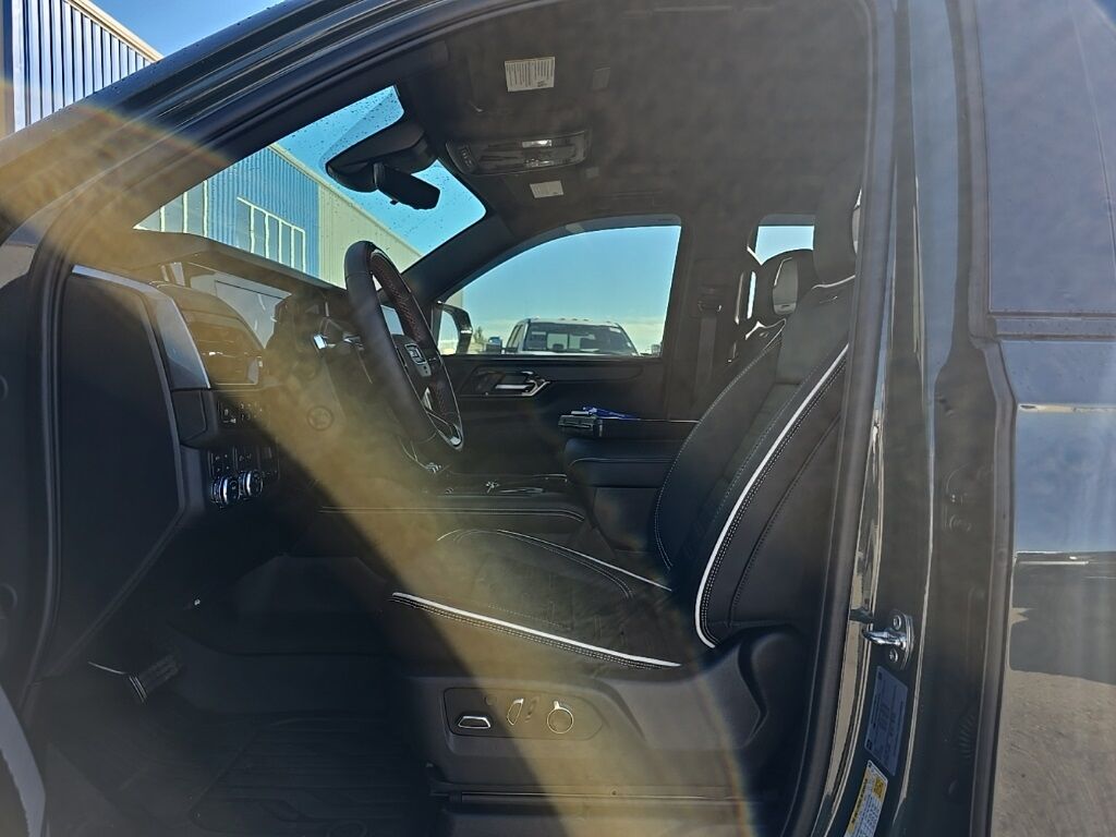 2025 GMC Yukon AT4 Ultimate 4WD 7 Passenger Minocqua WI