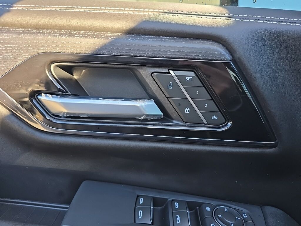 2025 GMC Yukon AT4 Ultimate 4WD 7 Passenger Minocqua WI