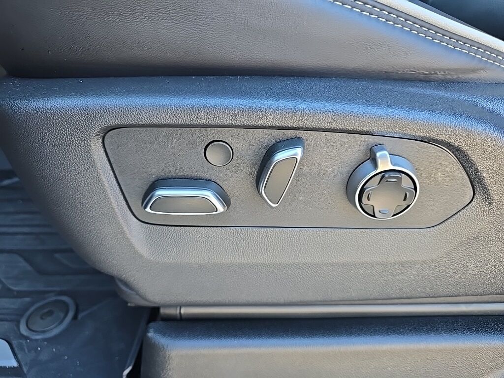 2025 GMC Yukon AT4 Ultimate 4WD 7 Passenger Minocqua WI