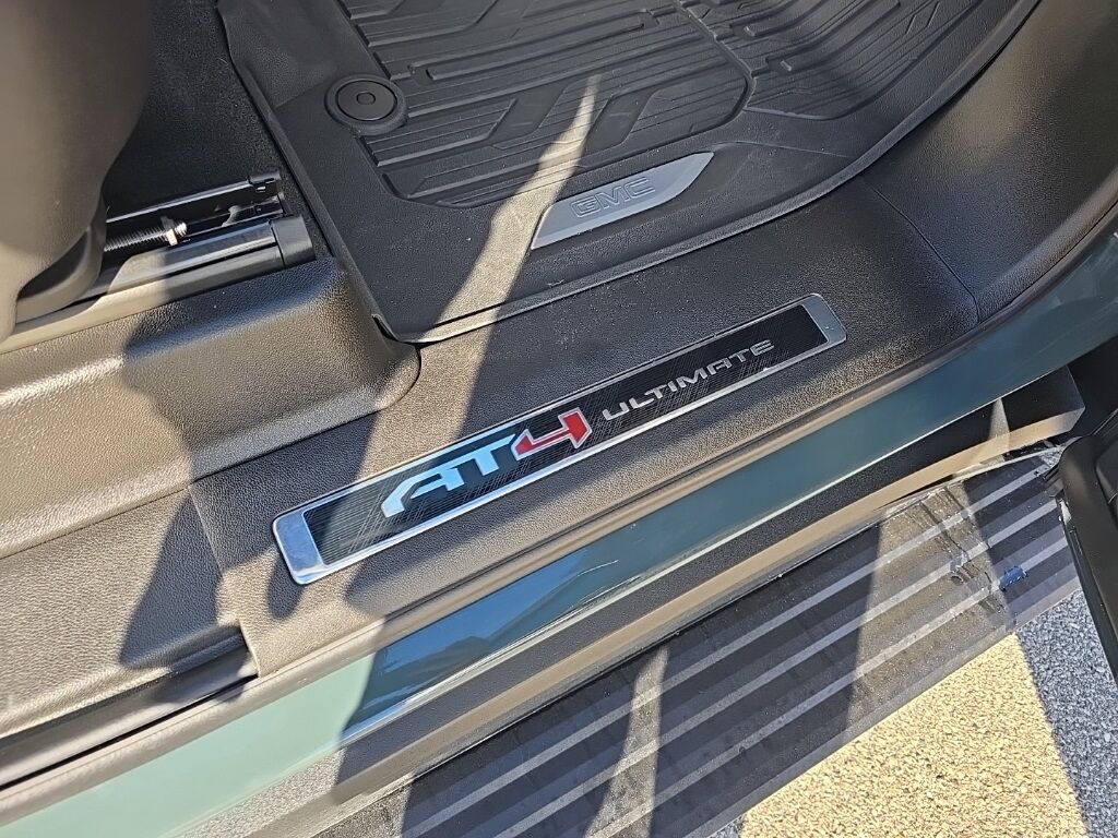2025 GMC Yukon AT4 Ultimate 4WD 7 Passenger Minocqua WI