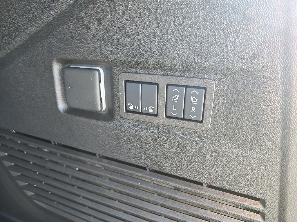 2025 GMC Yukon AT4 Ultimate 4WD 7 Passenger Minocqua WI