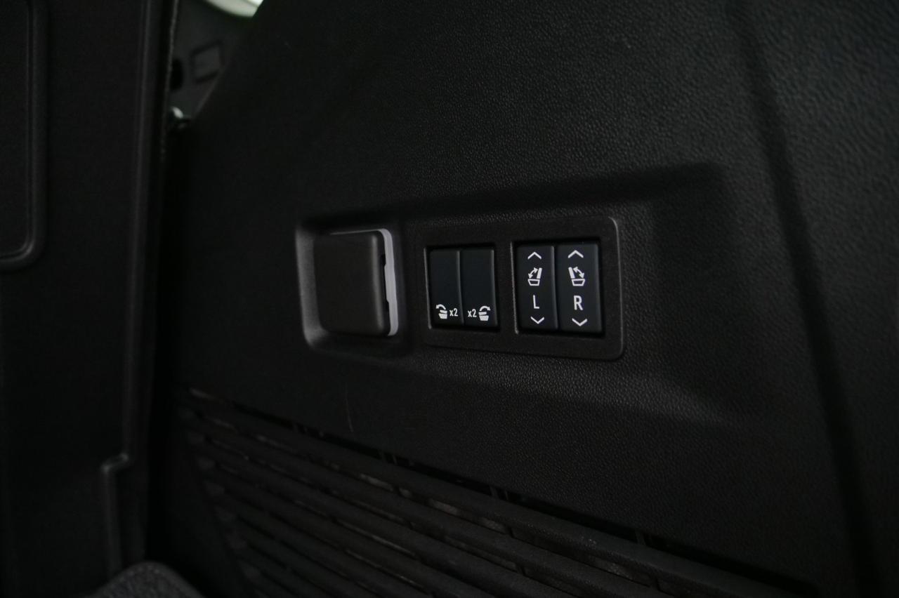 2025 GMC Yukon Denali / 4WD / Pano Sunroof / Power Steps! Lincolnton NC