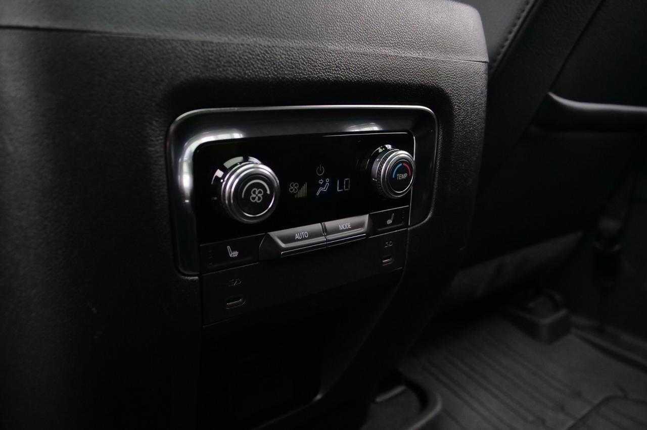 2025 GMC Yukon Denali / 4WD / Pano Sunroof / Power Steps! Lincolnton NC