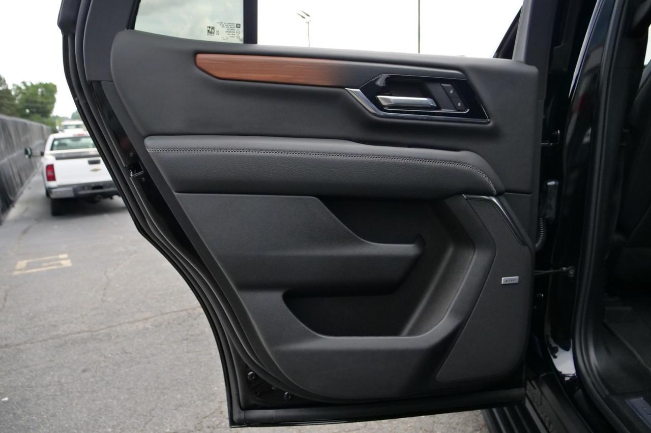 2025 GMC Yukon Denali / 4WD / Pano Sunroof / Power Steps! Lincolnton NC