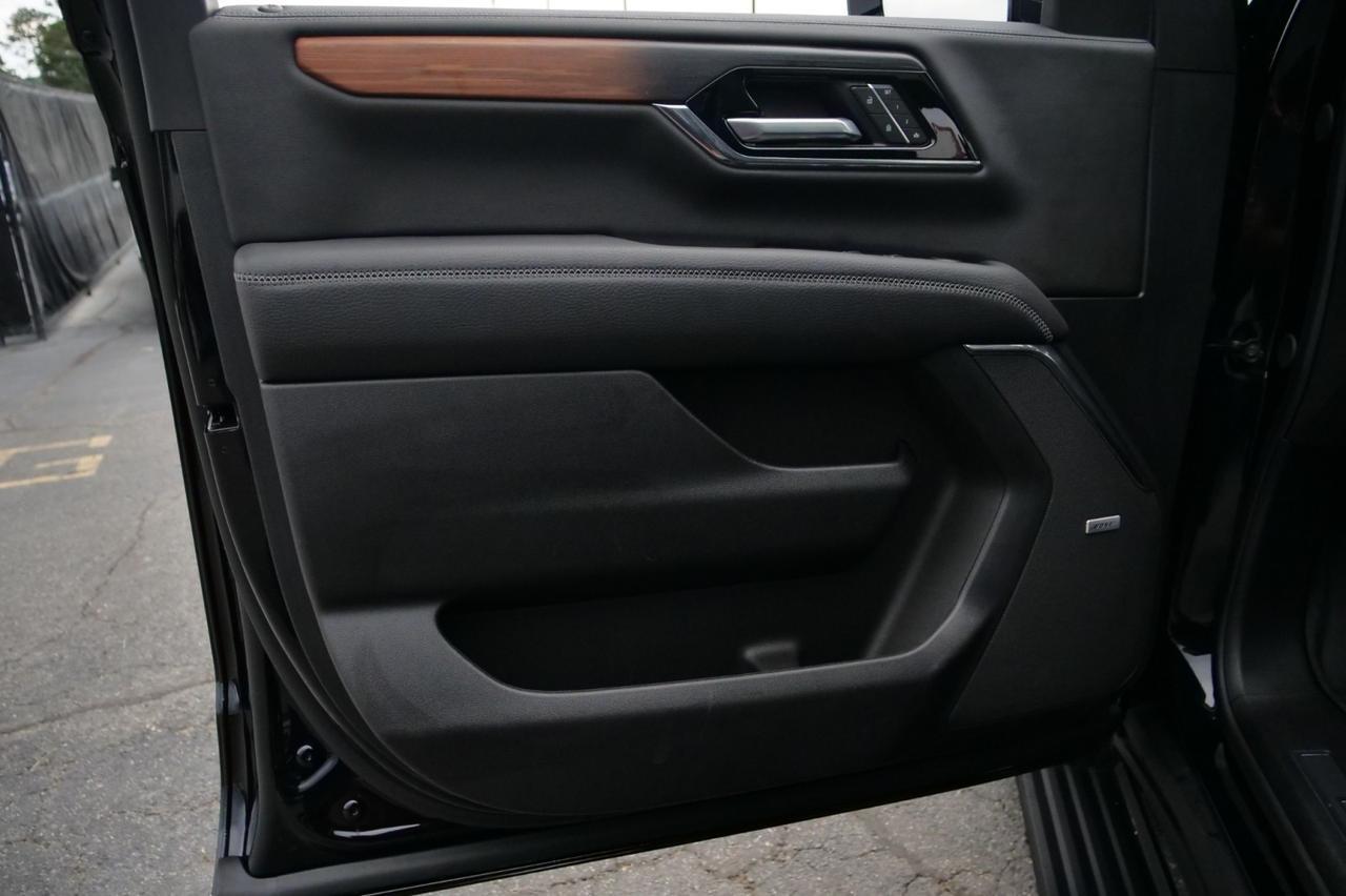 2025 GMC Yukon Denali / 4WD / Pano Sunroof / Power Steps! Lincolnton NC