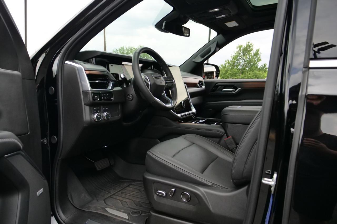 2025 GMC Yukon Denali / 4WD / Pano Sunroof / Power Steps! Lincolnton NC