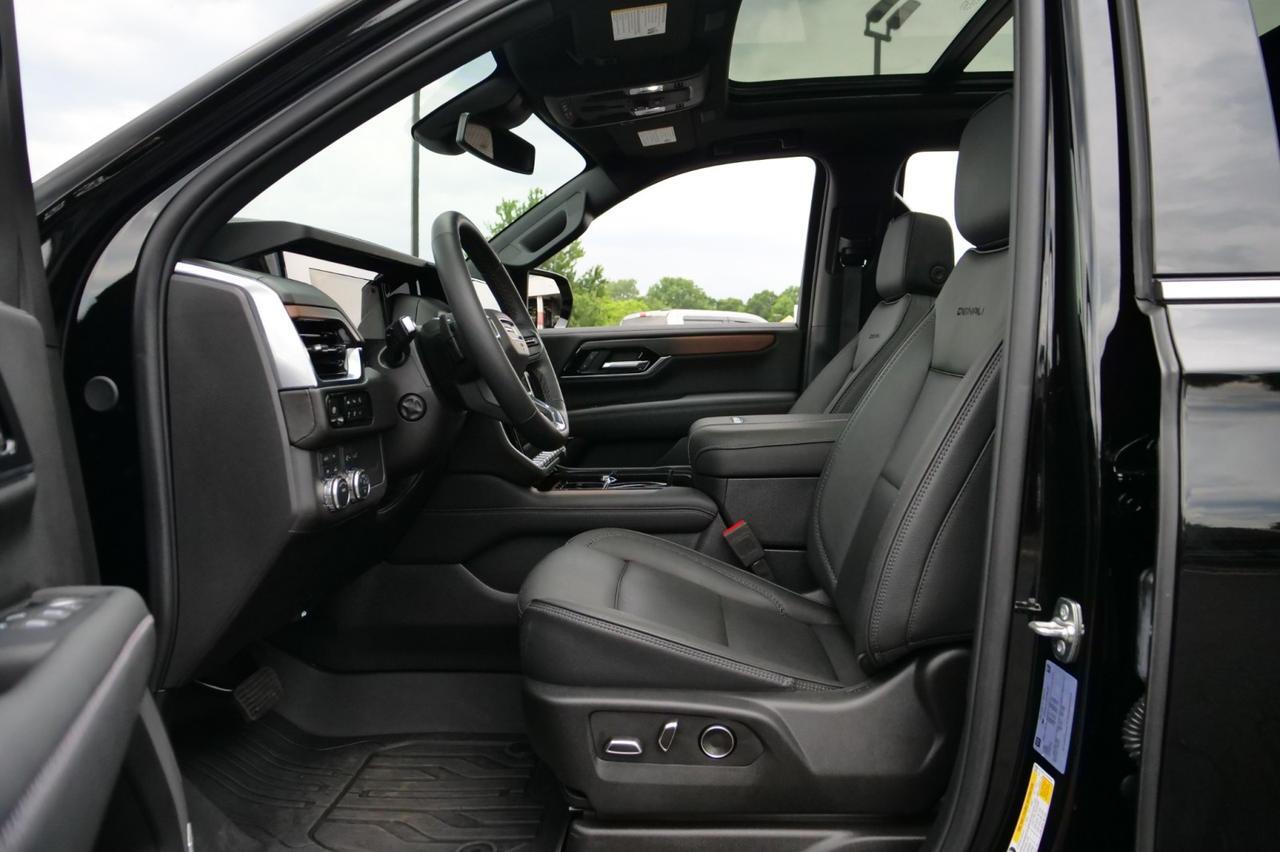 2025 GMC Yukon Denali / 4WD / Pano Sunroof / Power Steps! Lincolnton NC