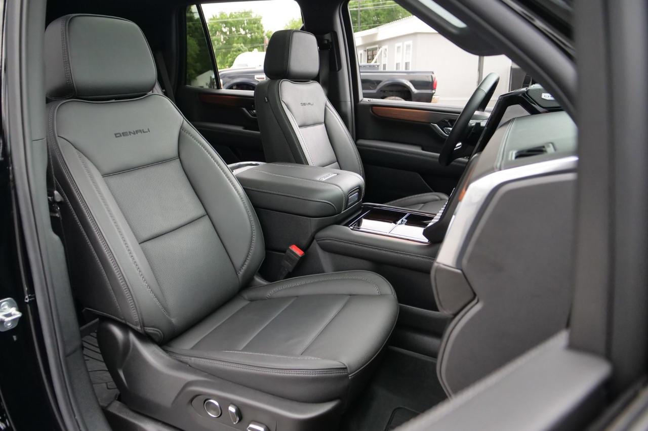 2025 GMC Yukon Denali / 4WD / Pano Sunroof / Power Steps! Lincolnton NC