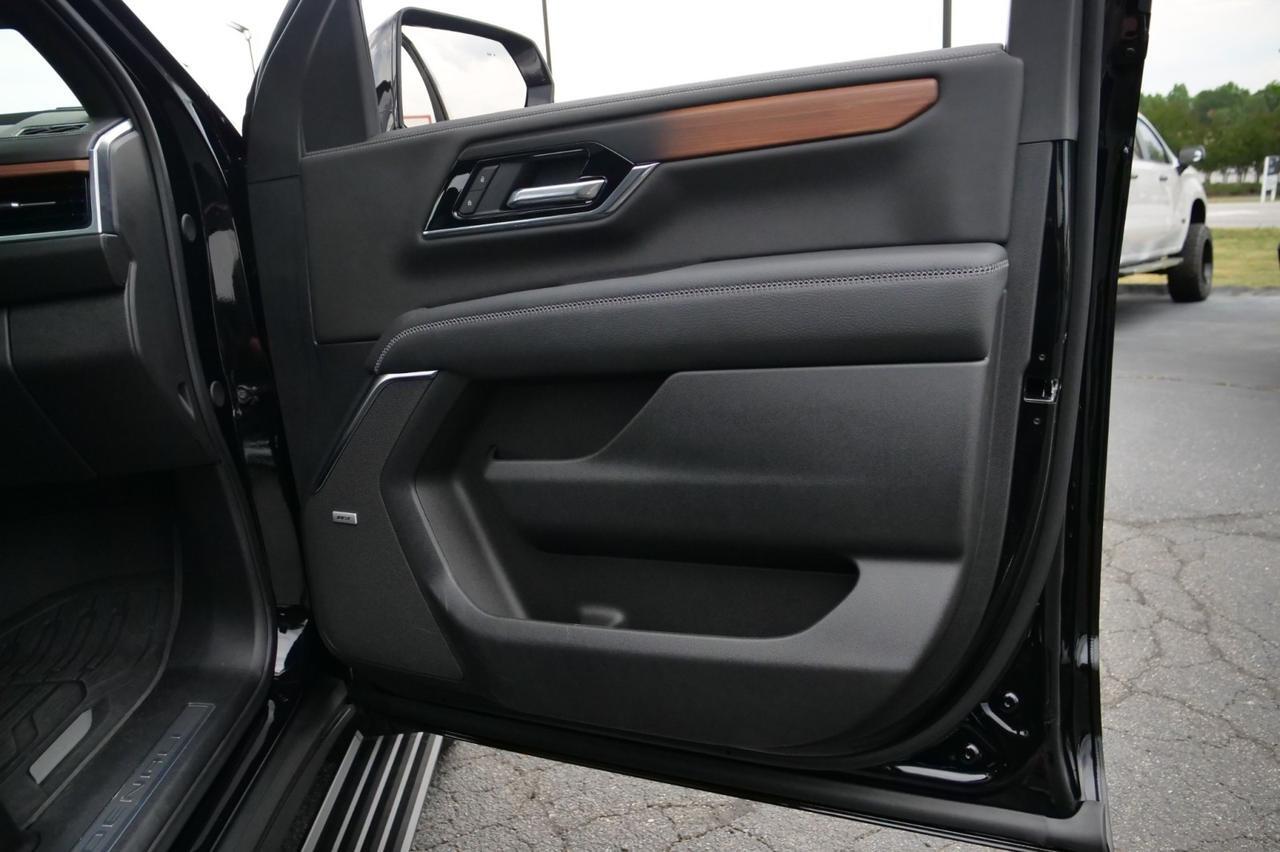 2025 GMC Yukon Denali / 4WD / Pano Sunroof / Power Steps! Lincolnton NC