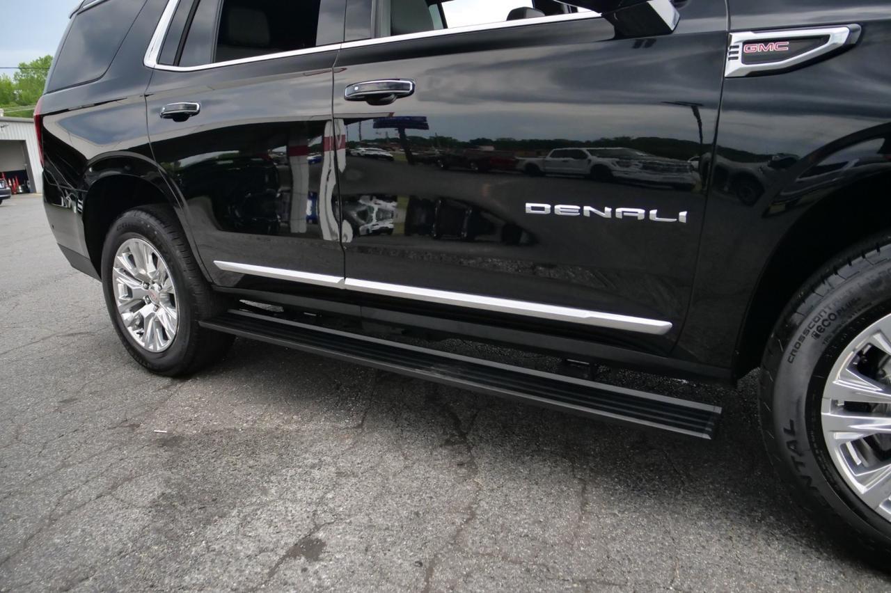 2025 GMC Yukon Denali / 4WD / Pano Sunroof / Power Steps! Lincolnton NC