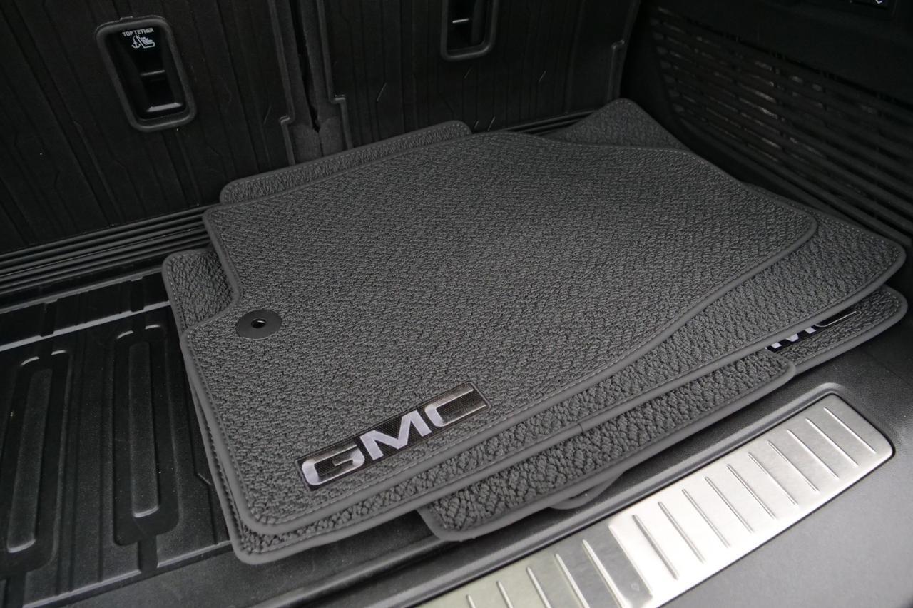 2025 GMC Yukon Denali / 4WD / Pano Sunroof / Power Steps! Lincolnton NC