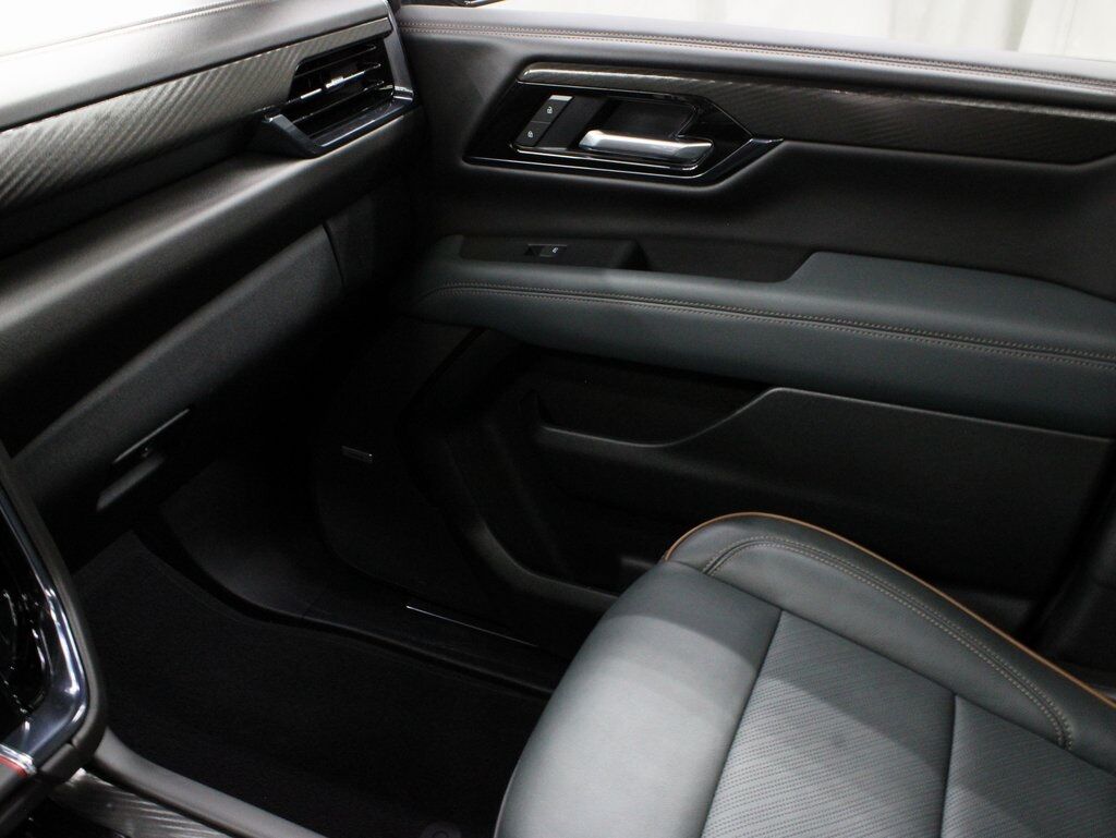 2025 GMC Yukon XL AT4 4WD 7 Passenger Fond du Lac WI