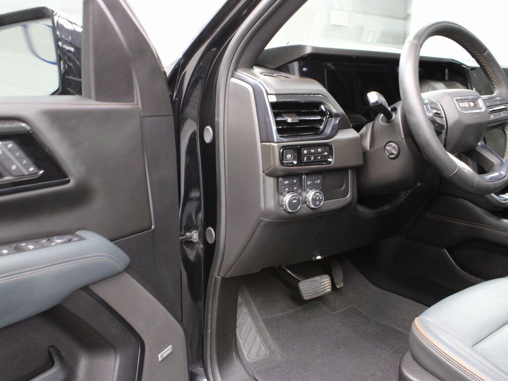 2025 GMC Yukon XL AT4 4WD 7 Passenger Fond du Lac WI