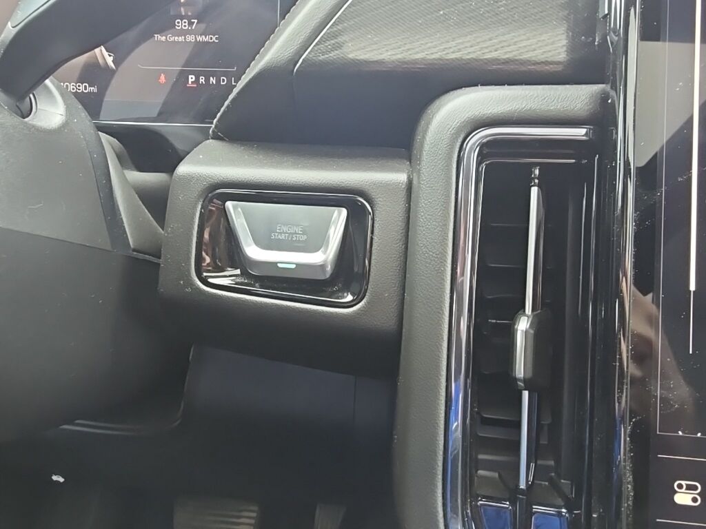 2025 GMC Yukon XL AT4 4WD 7 Passenger Fond du Lac WI