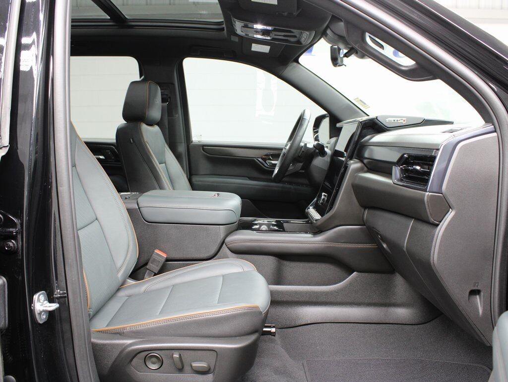 2025 GMC Yukon XL AT4 4WD 7 Passenger Fond du Lac WI