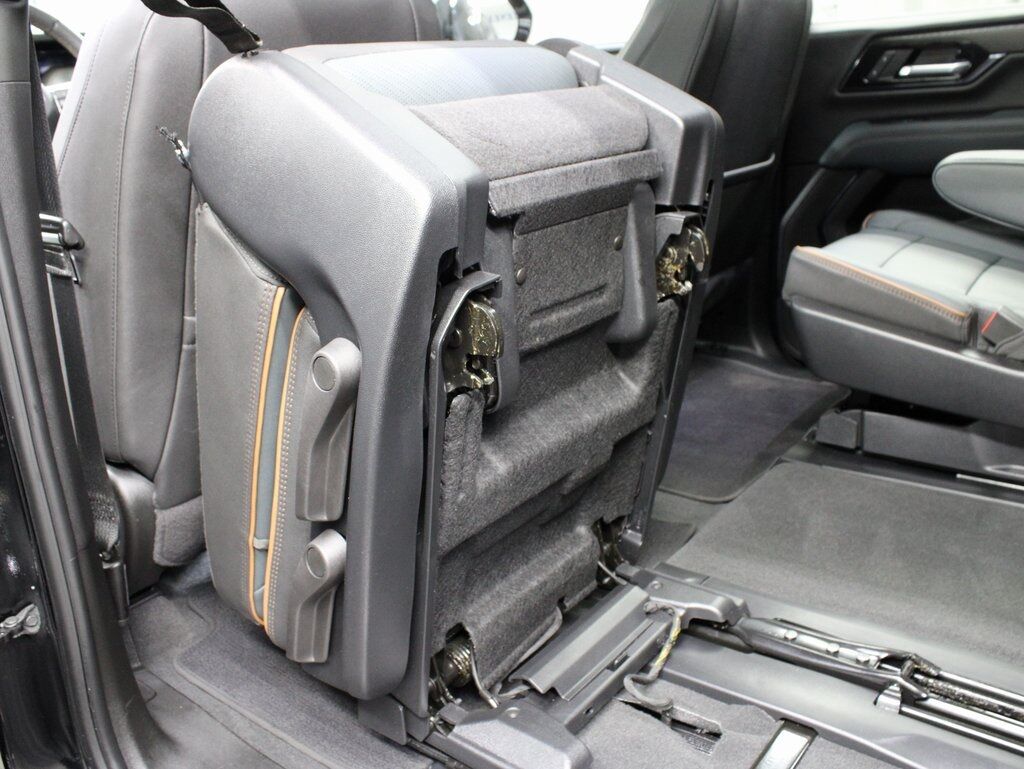 2025 GMC Yukon XL AT4 4WD 7 Passenger Fond du Lac WI