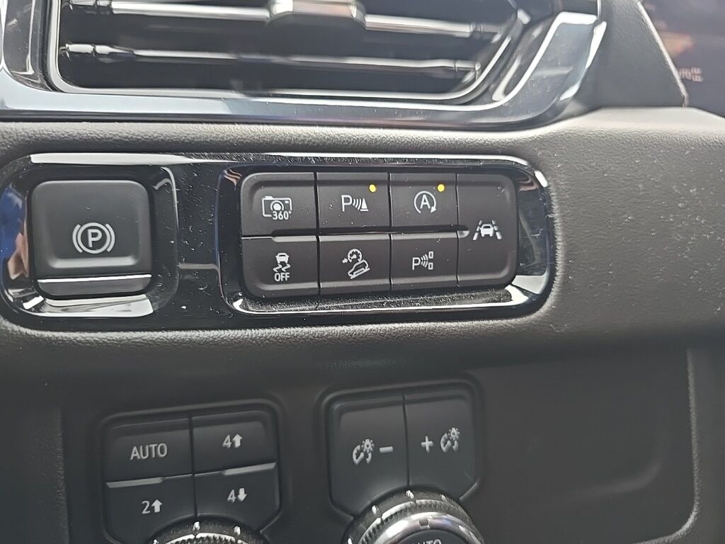 2025 GMC Yukon XL AT4 4WD 7 Passenger Fond du Lac WI