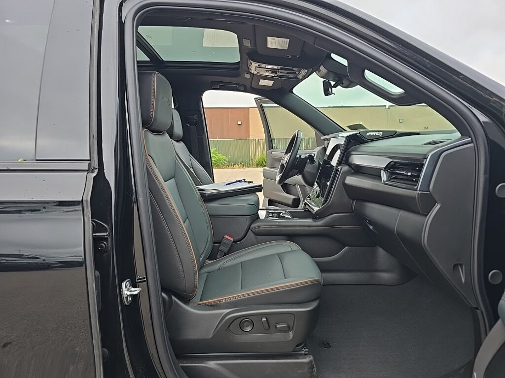2025 GMC Yukon XL AT4 4WD 7 Passenger Fond du Lac WI