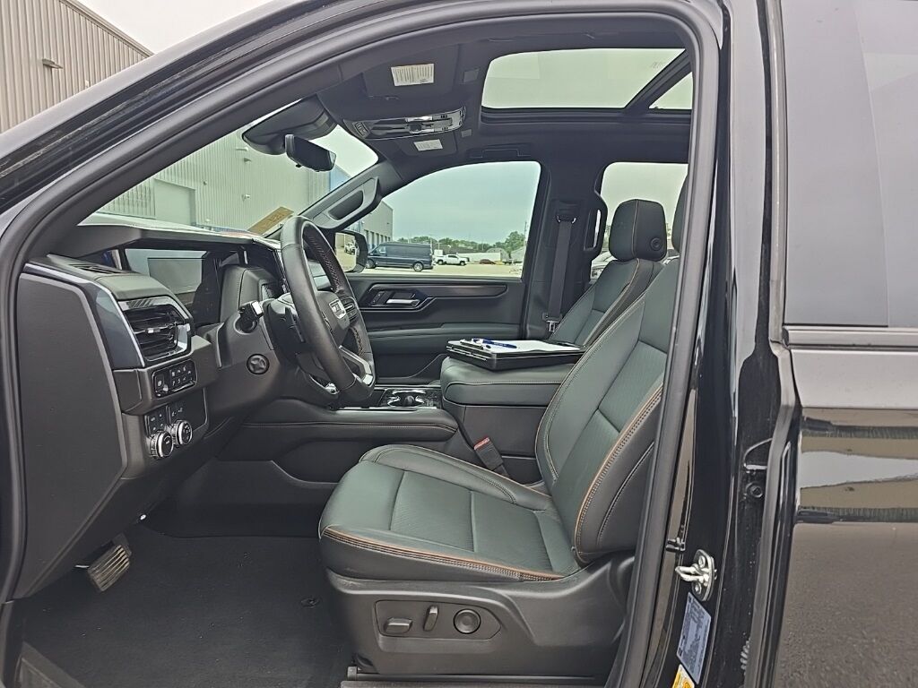 2025 GMC Yukon XL AT4 4WD 7 Passenger Fond du Lac WI