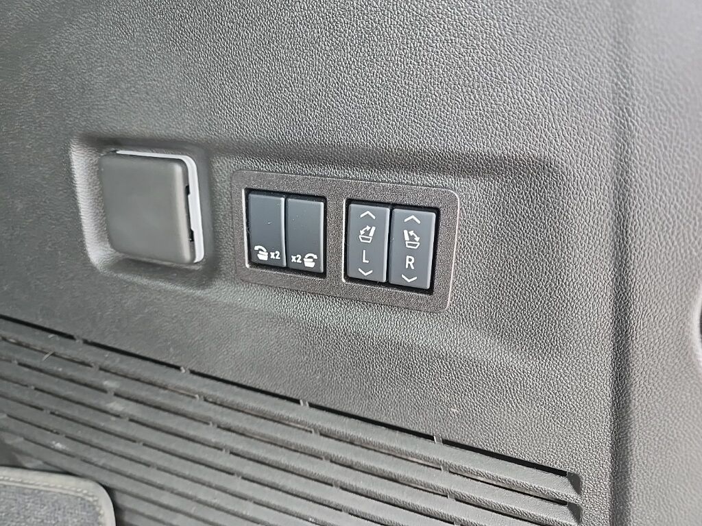 2025 GMC Yukon XL AT4 4WD 7 Passenger Fond du Lac WI