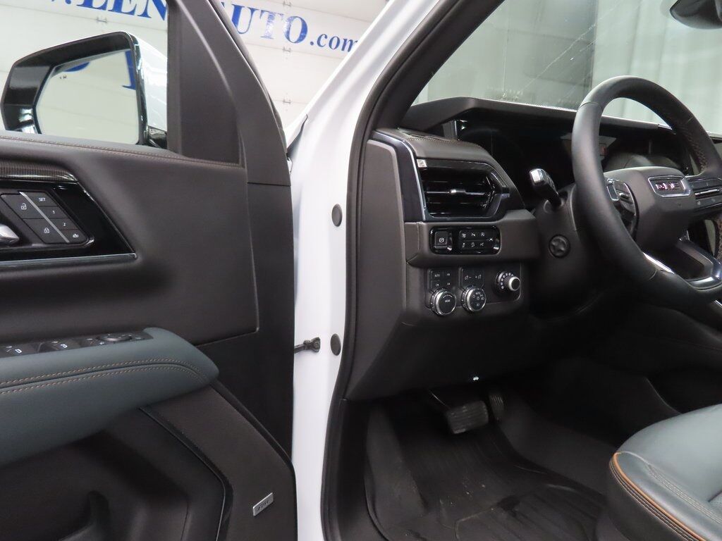 2025 GMC Yukon XL AT4 4WD Fond du Lac WI