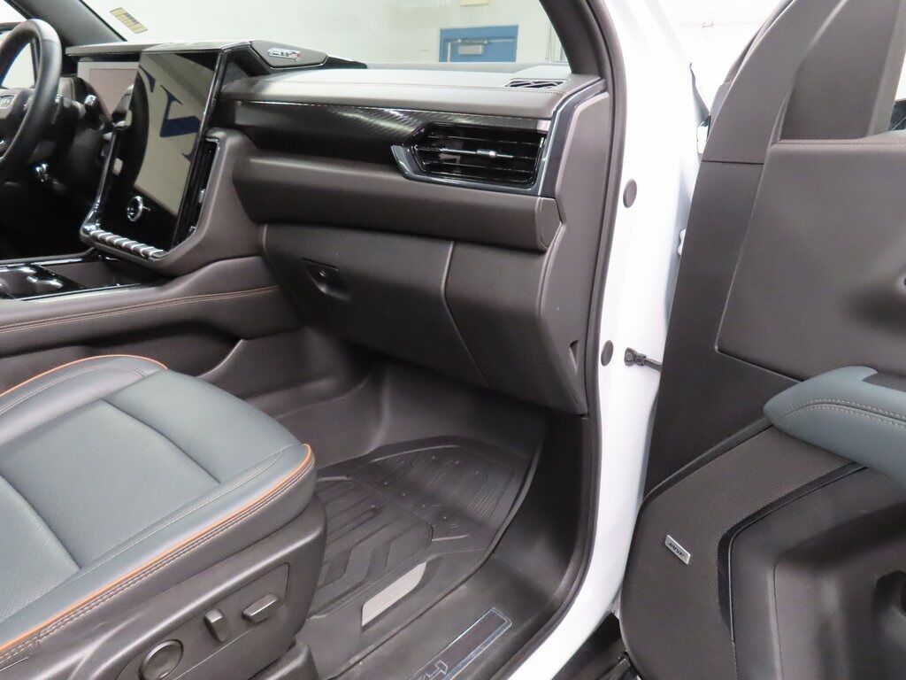 2025 GMC Yukon XL AT4 4WD Fond du Lac WI