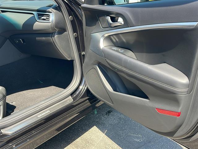 2025 Genesis G70 2.5T Prestige Corona CA