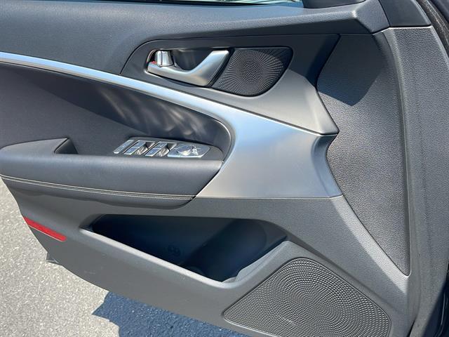 2025 Genesis G70 2.5T Standard Corona CA