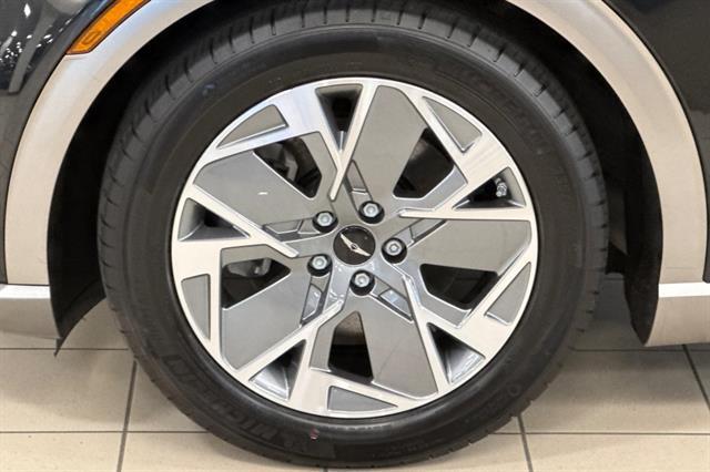 2025 Genesis GV60 Standard