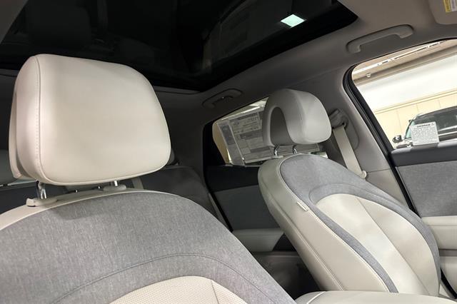 2025 Genesis GV60 Standard