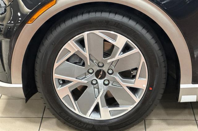 2025 Genesis GV60 Standard