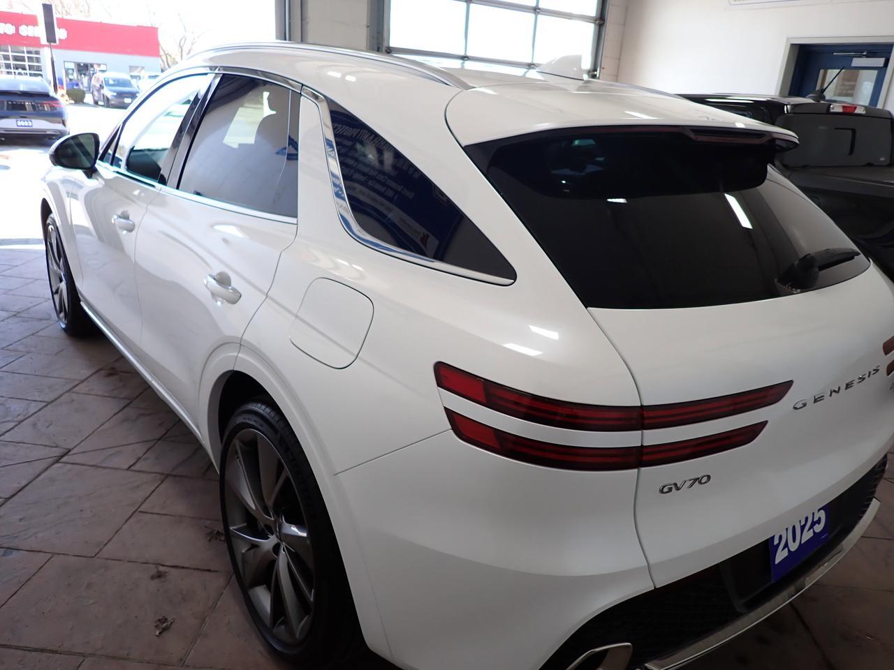 2025 Genesis GV70 2.5T Advanced Plus AWD LEATHER NAVI SUNROOF Listowel ON
