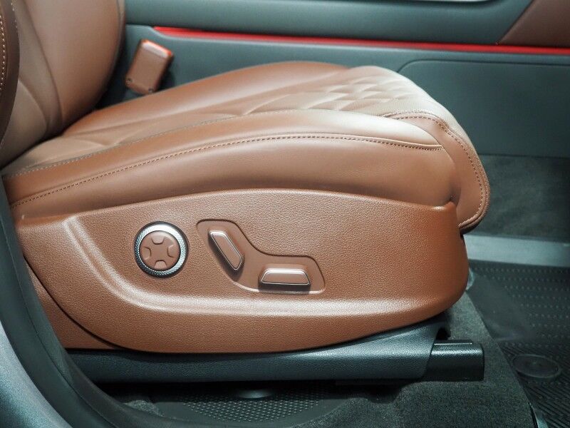 2025 Genesis GV80 3.5T Prestige AWD *HEADS-UP DISPLAY, NAVIGATION, ADAPTIVE CRUISE, SAFETY ALERTS, 27 INCH OLED DISPLAY, 360 CAMERAS, PANO MOONROOF, NAPPA LEATHER, CLIMATE MASSAGE SEATS, BANG & OLUFSEN, WIRELESS CHARGING Round Rock TX