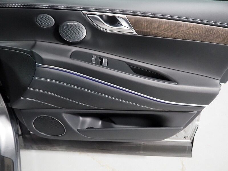 2025 Genesis GV80 3.5T Prestige AWD *HEADS-UP DISPLAY, NAVIGATION, ADAPTIVE CRUISE, SAFETY ALERTS, 27 INCH OLED DISPLAY, 360 CAMERAS, PANO MOONROOF, NAPPA LEATHER, CLIMATE MASSAGE SEATS, BANG & OLUFSEN, WIRELESS CHARGING Round Rock TX