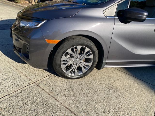 2025 Honda Odyssey Touring photo 4