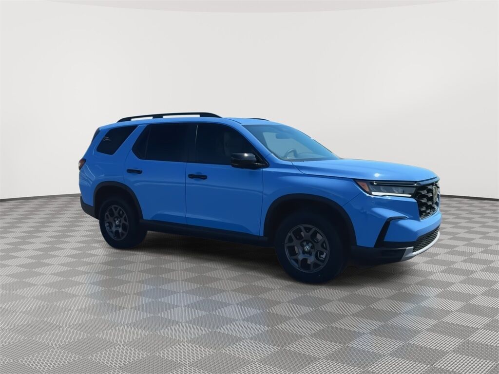 2025 Honda Pilot TrailSport photo 2