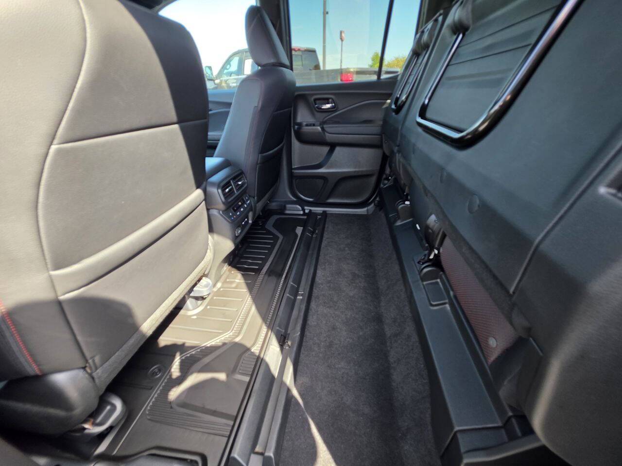 2025 Honda Ridgeline Black Edition AWD 4dr Crew Cab 5.3 ft. SB Eldridge IA