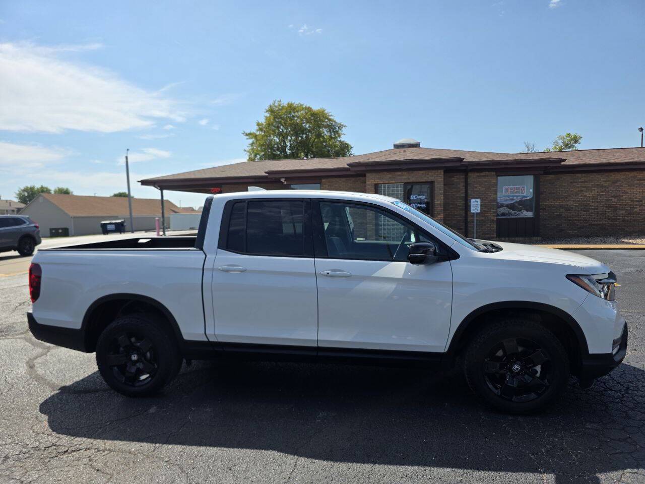2025 Honda Ridgeline Black Edition AWD 4dr Crew Cab 5.3 ft. SB Eldridge IA
