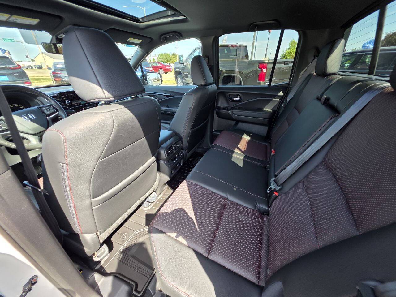 2025 Honda Ridgeline Black Edition AWD 4dr Crew Cab 5.3 ft. SB Eldridge IA